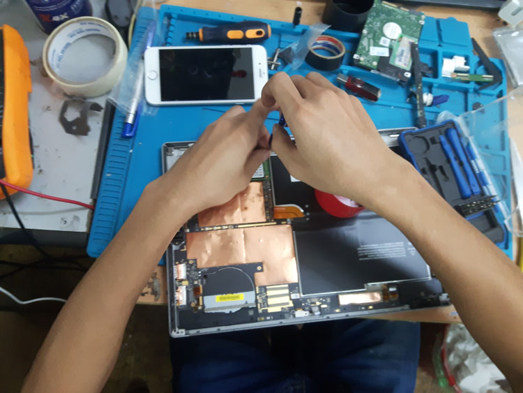 Thay Màn Hình Surface Pro 4 Uy Tín Nhất Tại Hà Nội