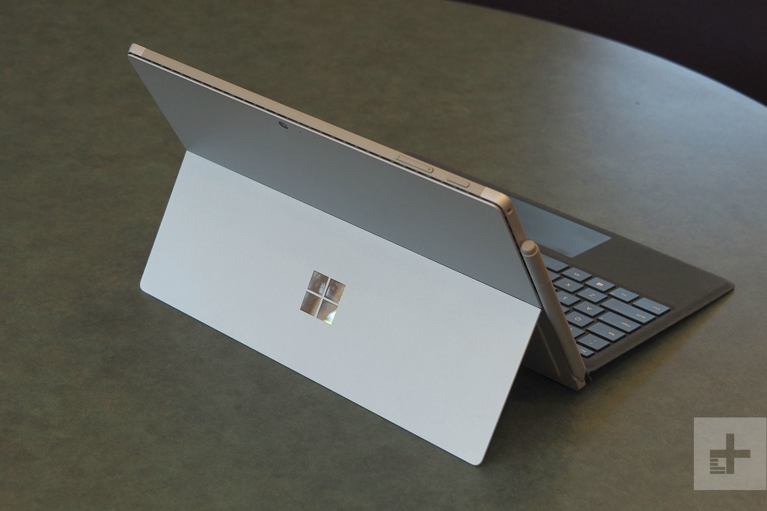 Tất cả những gì chúng ta biết về Surface Pro 6 của Microsoft